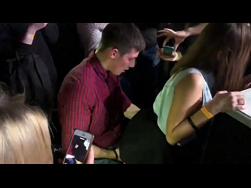 ❤️ Sex nyata dina nightclub Rusia. gadis Rusia 18 taun heubeul dina anus jeung heunceut fucked di nightclub a Sex di urang ﹏